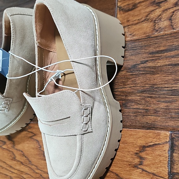 Universal Thread Loafers - Picture 5 of 6
